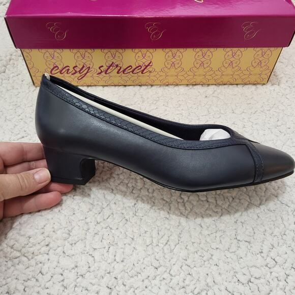 NEW Easy Street Women's Myrtle Pump, Navy size 6 X-Wide - Picture 1 of 6